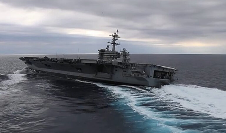 Jet FA-18E Super Hornet AS Terjun ke Laut Merah Saat USS Harry S Truman Manuver Hindari Rudal Houthi