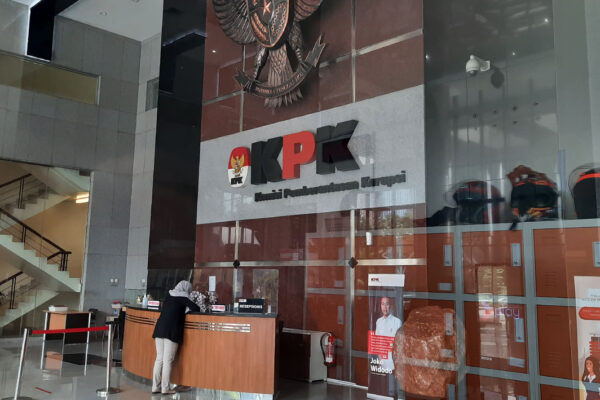 KPK Ungkap Temuan Barang Bukti dari 16 Titik Penggeledahan di Kalbar KPK Ungkap Temuan