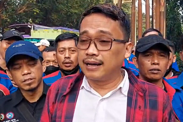 Seribuan Buruh Bekasi Bertolak ke Monas Gunakan 11 Bus untuk Peringati Hari Buruh Nasional Seribuan Buruh Bekasi